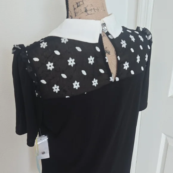 CeCe Black Blouse with White Floral Details - Picture 3 of 4